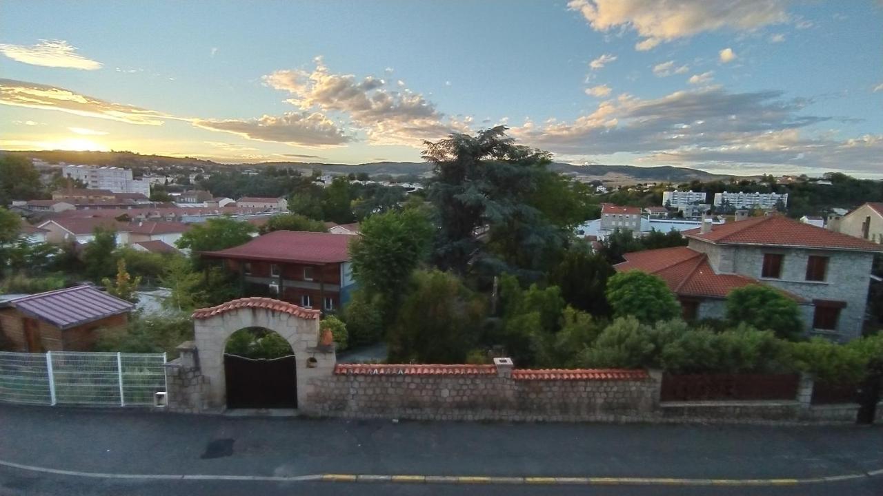La Batisse De Saint-Chamond Bed & Breakfast Bagian luar foto
